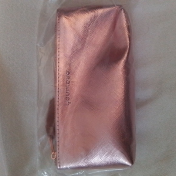 NIB Eyeshadow, Setting Spray and Brush Set - Picture 6 of 16